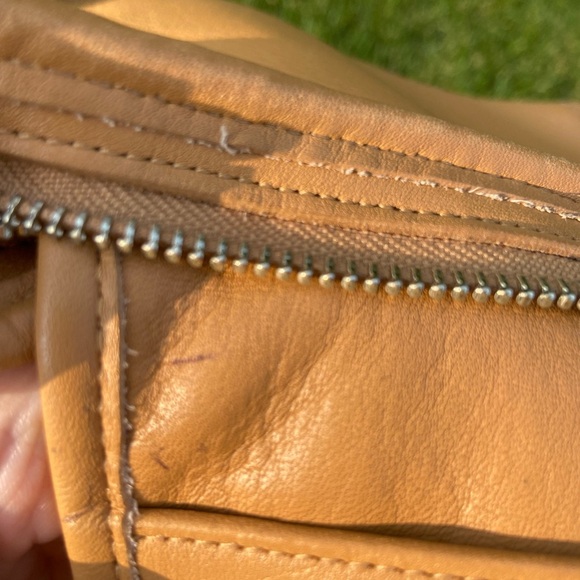 VINTAGE COACH BAG (RARE COLOR) - Picture 10 of 13